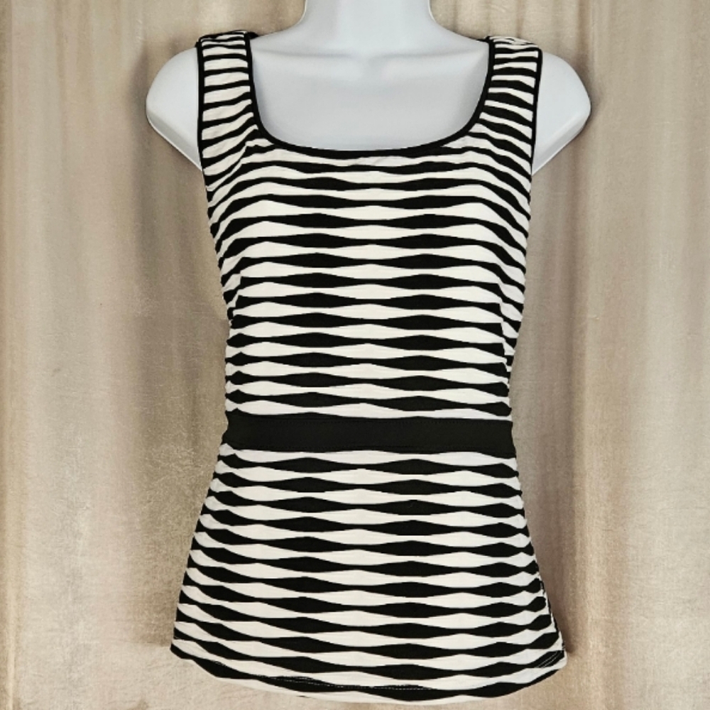 NWOT WHBM black white texture striped tank top blouse Womens Medium - Picture 5 of 6
